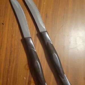 Set of Two Serrated Knives with Dark Handles